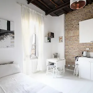 Apartment White Ostilia