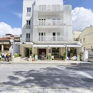 https://hotel-la-pineta-follonica.it-tuscanyhotel.com